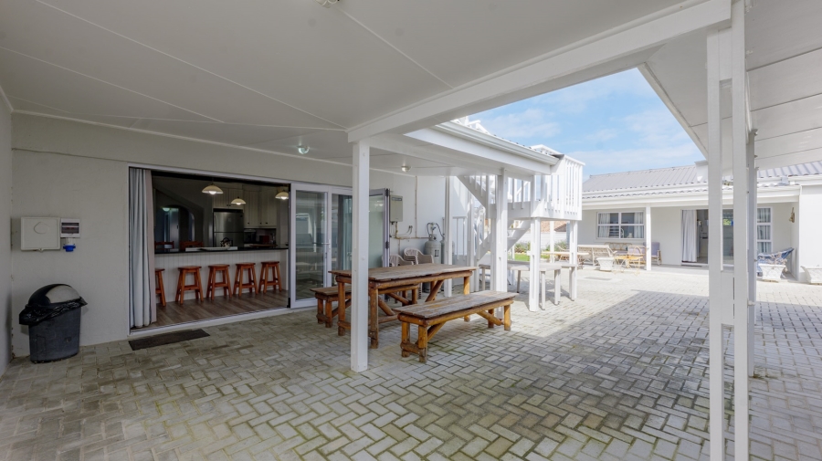 7 Bedroom Property for Sale in Struisbaai Western Cape
